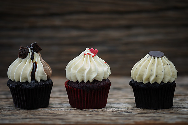 포토 JPG 해외이미지 종이 음식 백그라운드 크리스마스 다이어트 탁자 휴가 디저트 새해 기념 사람없음 장식 컵 파티 과자 케이크 얼음 검은색 희망 빵집 축하 신선 생일 고급 달콤 맛 컵케이크 굽기 먹기 크림 머핀 칼로리 버터 페스츄리 핸드메이드 프로스팅 맛있는 해외202008 해외포토 자연요소 식기 기념일 감정 빵 컬러 가구 컨셉 모션 건강 이벤트 상점 구이 제빵 파일형식