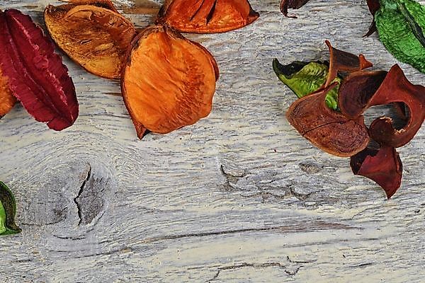 포토 JPG 해외이미지 전통 계절 열매 분홍색 백그라운드 크리스마스 자연 탁자 주택 건조 사람없음 장식 빨간색 컬러풀 보라색 축제 펼침 소나무 신용카드 사발 닫기 선택 냄비 자주색 향수 향기 솔방울 진홍색 원뿔 강렬 꼬투리 빅토리아 해외202008 해외포토 도형 나무 식물 기념일 컬러 가구 컨셉 모션 건물 금융 화장품 사기그릇 솥 생태계 냄새 파일형식