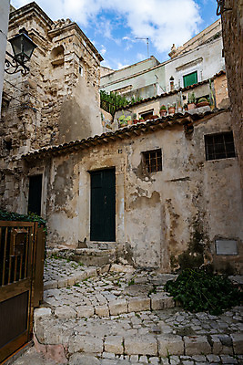 포토 JPG 해외이미지 유럽 여행 건축양식 하늘 지붕 파노라마 풍경 사람없음 야외 건물 도시풍경 햇빛 교회 마을 이탈리아 바위 도시 역사 지중해 타운 바로크 옛날 해외202008 해외포토 건축물 건축 나라 바다 종교건축 촬영기법 태양 돌_바위 파일형식