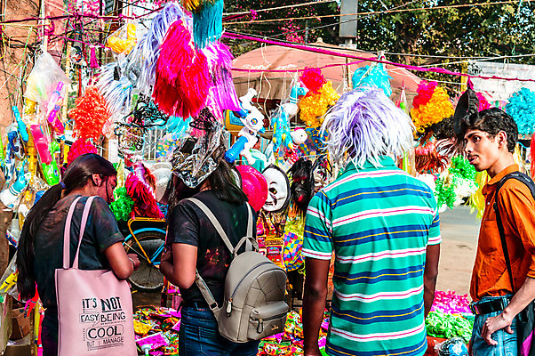 포토 JPG 해외이미지 전통 라이프스타일 문화 여행 크리스마스 휴가 거리 사람없음 장식 여름 쇼핑 햇빛 유행 세일 여행객 축하 도시 구매 고객 시티라이프 커뮤니티 마케팅 해외202008 해외포토 계절 기념일 컨셉 사람 생활 태양 파일형식