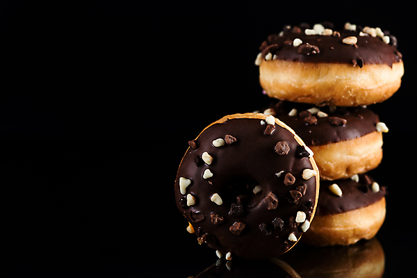 포토 JPG 해외이미지 음식 백그라운드 디저트 사탕 사람없음 장식 컬러풀 쌓기 케이크 탑 초콜릿 검은색 어둠 빵집 대접 원형 도넛 달콤 맛 아침식사 뿌리기 땅콩 토핑 칼로리 반투명 페스츄리 카피스페이스 프로스팅 맛있는 해외202008 해외포토 도형 건축물 빵 컬러 컨셉 모션 상점 식사 공백 견과류 제빵 파일형식