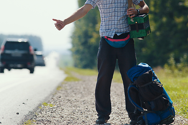 포토 JPG 해외이미지 1 손 남자 도로 여행 배낭 자동차 자연 휴가 사람 소년 성인 사람없음 야외 여행객 하이킹 엄지손가락 고속도로 승차 질문 그만 길가 루트 무료 방법 백패커 하이커 혼자 해외202008 해외포토 길 어린이 육상교통 가방 손가락 교통시설 모션 레저 신체부위 생태계 파일형식
