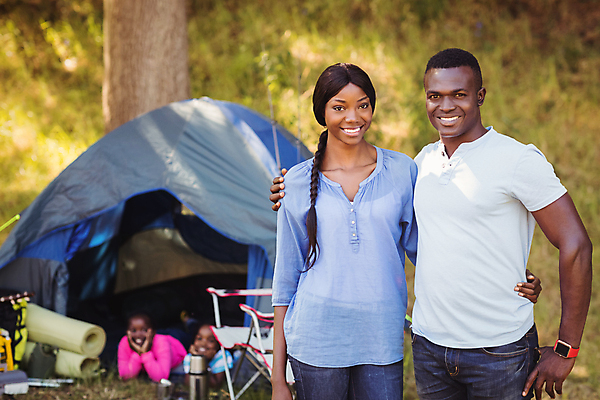 포토 JPG 해외이미지 주간 응시 여자 남자 딸 아들 어린이 엎드리기 의자 가족 엄마 어깨동무 휴식 함께함 실내 텐트 서기 소년 여러명 상반신 20대 성인 야외 앞모습 턱괴기 캠핑 아빠 해외202008 해외포토 자연요소 시선 뷰포인트 포즈 가구 다수 컨셉 관계 모션 레저 캠핑도구 사람 청년 내부 파일형식