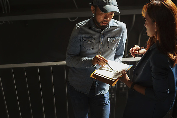 포토 JPG 해외이미지 모델 직업 디자인 커플 남자 종이 비즈니스 건축양식 설계 주택 사람 앉기 내부 두명 건물 금융 사무실 방 흰색 업무 비즈니스맨 엔지니어 재산 계획 상담원 건축가 디자이너 고객 책상 컨설턴트 상담 그림 투자 청사진 공학 대출 프로젝트 해외202008 해외포토 건축물 교육 건축 컬러 가구 컨셉 관계 모션 경제 작업 직장인 사무원 기술자 전문직 파일형식
