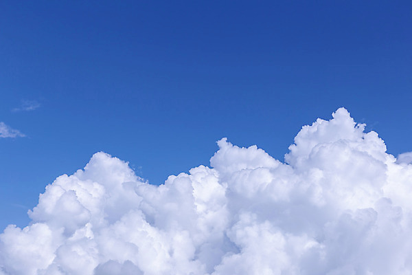 포토 JPG 해외이미지 구름 계절 백그라운드 자연 하늘 날씨 풍경 사람없음 여름 파란색 빛 햇빛 태양 맑음 봄 흰색 분위기 수분 천국 흐림 해외202008 해외포토 자연요소 컬러 컨셉 생태계 파일형식