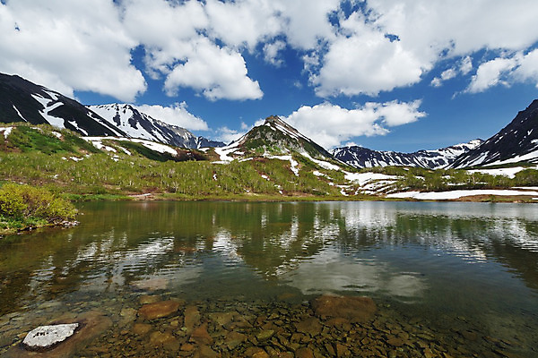 포토 JPG 해외이미지 구름 아시아 호수 여행 자연 하늘 날씨 산 풍경 사람없음 야외 초록색 파란색 관광지 환경 화목 하이킹 전원 숲 땅 언덕 그림 생태계 러시아 산봉우리 원뿔 내추럴 생태학 절정 지질학 화창 해외202008 해외포토 자연요소 도형 교육 유럽 나라 컬러 컨셉 레저 전기에너지 봉우리 파일형식