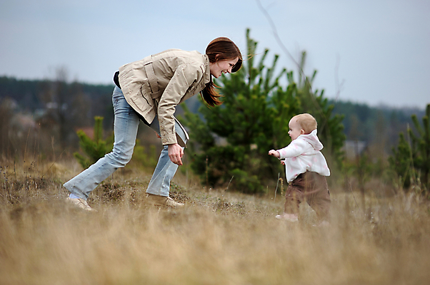 포토 JPG 해외이미지 백인 여자 딸 얼굴 어린이 2 가족 자연 엄마 친절 함께함 사랑 사람 야외 두명 부모 봄 산책 가을 아기 잡기 황금 달콤 작음 만족 단계 10월 해외202008 해외포토 서양인 계절 감정 컨셉 관계 모션 휴식 신체부위 날짜 맛 크기 생태계 파일형식