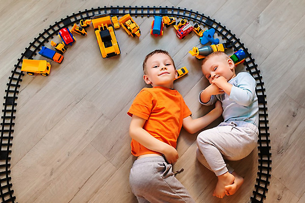 포토 JPG 해외이미지 디자인 교육 행복 어린이 백그라운드 컨셉 가족 자동차 놀이 주택 함께함 기술 실내 소년 두명 학습 컬러풀 장난감 유치원 기쁨 방 성장 흰색 아기 정상 형제 짐차 개발 거짓말 지원 해외202008 해외포토 남자 감정 육상교통 컬러 관계 사람 내부 건물 파일형식