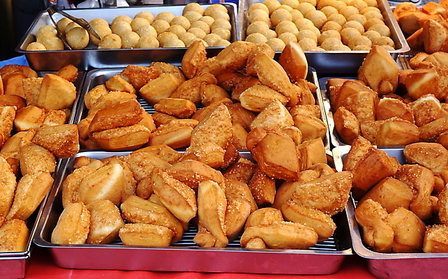 포토 JPG 해외이미지 전통 음식 빵 쟁반 사람없음 갈색 중국 튀김 신선 시장 맛 대만 깨 길거리음식 채식주의자 해로움 바삭바삭 해외202008 해외포토 아시아 컬러 컨셉 식재료 조미료 채식 파일형식