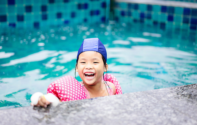포토 JPG 해외이미지 라이프스타일 행복 얼굴 어린이 여행 백그라운드 가족 자연 놀이 휴가 건강 한명 미소 사람 동양인 야외 물 여름 태양 수영 기쁨 젖음 아기 반지 떨어짐 고무 해외202008 해외포토 자연요소 1 계절 감정 컨셉 장신구 관계 표정 인종 생활 신체부위 수상스포츠 생태계 파일형식