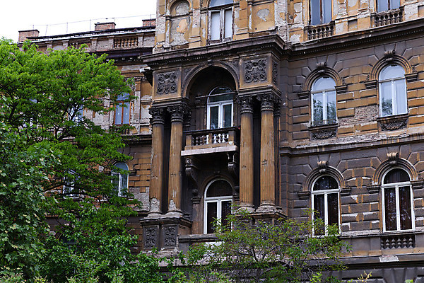 포토 JPG 해외이미지 나무 공원 유럽 여행 건축양식 창문 하늘 거리 아파트 주택 사람없음 야외 건물 수확 바위 도시 역사 해충 묘사 타운 옛날 스타일 해외202008 해외포토 식물 건축물 공공시설 건축 나라 농업 돌_바위 벌레 파일형식