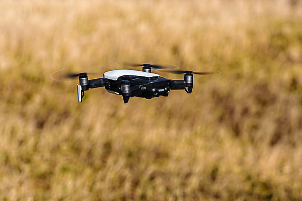 포토 JPG 해외이미지 식물 직업 산업 백그라운드 밭 농업 모션 자연 하늘 안테나 풍경 취미 사람없음 야외 농작물 농장 카메라 디지털 촬영 봄 장비 시골 헬리콥터 작음 땅 무선전화기 로봇 프로펠러 감시 멀리 동영상 혁명 드론 밭일 제어 해외202008 해외포토 계절 컨셉 통신 비행기 전자제품 크기 전화기 생태계 파일형식