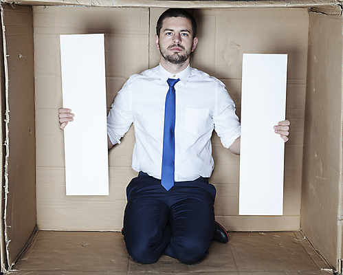 포토 JPG 해외이미지 전신 백인 남자 한명 들기 앉기 성인 앞모습 상자 사무실 비즈니스맨 무릎꿇기 갇힘 답답함 성인남자한명만 카피스페이스 해외202008 해외포토 서양인 1 뷰포인트 비즈니스 모션 사람 공백 직장인 감각 남자한명만 성인남자만 파일형식