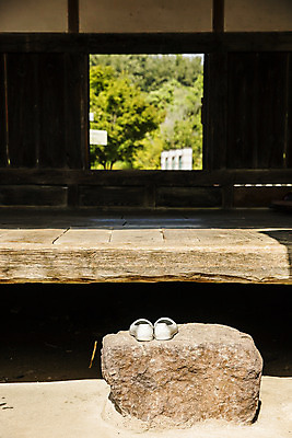 포토 JPG 주간 여행 창문 한옥 풍경 사람없음 야외 관광지 경상북도 고무신 국내여행 고택 국내포토 영양군 자연요소 한국전통 건축물 신발 고건축 경상도 파일형식