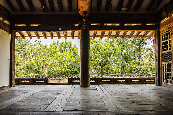 포토 JPG 주간 여행 한옥 풍경 사람없음 야외 관광지 문 대청 경상북도 국내여행 고택 국내포토 영양군 자연요소 한국전통 건축물 고건축 경상도 파일형식