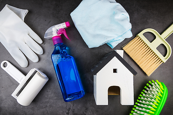 포토 JPG 해외이미지 디자인 컨셉 가사 회색배경 사람없음 건물 목재 장난감 청소도구 빗자루 고무장갑 건축모형 해외202008 해외포토 나무 건축물 장갑 백그라운드 재료 모형 회색 도구 청소 고무 파일형식