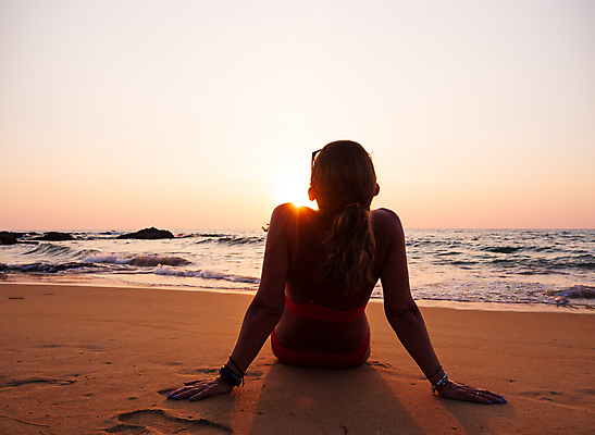 포토 JPG 해외이미지 라이프스타일 여자 행복 실루엣 어린이 모래 스포츠 바다 여행 가족 자연 하늘 휴가 함께함 건강 사랑 한명 사람 앉기 성인 야외 물 여름 햇빛 태양 일출 일몰 산책 기쁨 자유 저녁 해외202008 해외포토 자연요소 1 계절 감정 컨셉 관계 모션 휴식 촬영기법 생활 노을 야간 생태계 파일형식