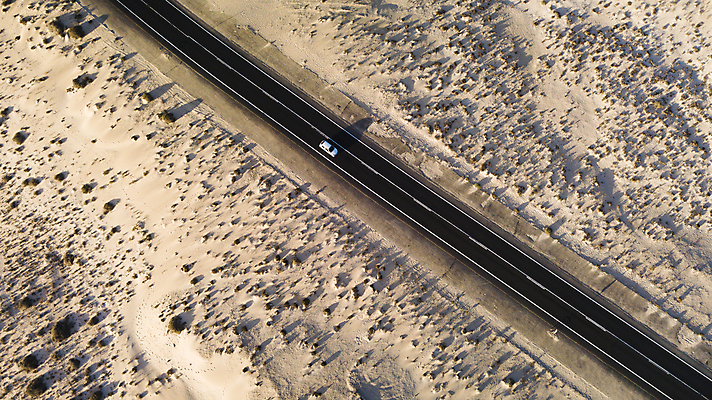 포토 JPG 해외이미지 라이프스타일 공원 도로 모래 여행 백그라운드 자연 하늘 휴가 건조 안테나 풍경 사람없음 야외 여름 태양 우주 놀람 운전 사막 자유 죽음 고속도로 정상 아스팔트 땅 장면 내추럴 루트 직진 파라다이스 수평선 해외202008 해외포토 자연요소 계절 공공시설 감정 길 컨셉 통신 교통시설 모션 표정 생활 생태계 파일형식