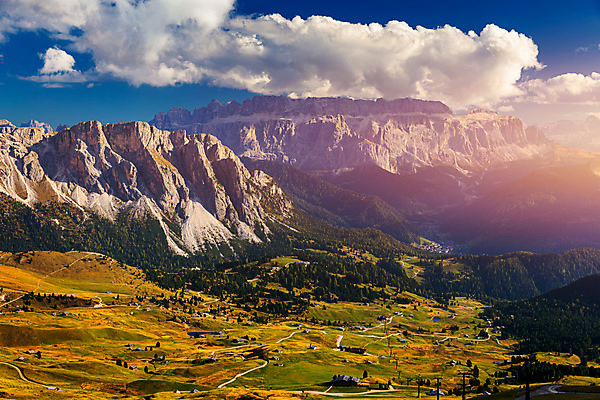 포토 JPG 해외이미지 구름 산 파노라마 풍경 사람없음 관광지 계곡 놀람 이탈리아 트래킹 하이킹 탐험 오르기 드론 절정 산맥 해외202008 해외포토 자연요소 감정 유럽 여행 모션 레저 촬영기법 표정 파일형식