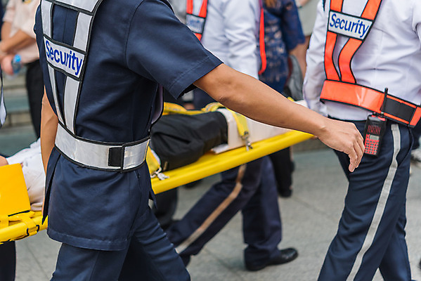 포토 JPG 해외이미지 손 교육 남자 도로 포즈 이동 교통시설 모션 불 건강 안전 사람 사람없음 약 장비 에너지 환자 간호사 긴급 도움 구출 플랫 구급차 소방관 구조원 사건 척추 승객 돌봄 응답 헬프 해외202008 해외포토 자연요소 직업 길 교통 컨셉 의학 자동차 뼈 신체부위 의료진 소방 시설 파일형식
