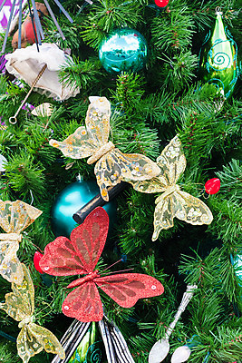 포토 JPG 해외이미지 나무 전통 계절 백그라운드 크리스마스 겨울 패턴 공 휴가 기념 사람없음 장식 빨간색 초록색 빛 축제 장식볼 축하 소나무 황금 해외202008 해외포토 식물 기념일 컬러 컨셉 무늬 파일형식