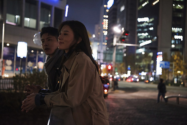 포토 JPG 커플 응시 여자 남자 데이트 거리 서기 상반신 20대 성인 야외 두명 옆모습 다정 한국인 가을 야간 청계천 성인만 국내포토 자연요소 시선 계절 뷰포인트 컨셉 관계 모션 서울 사람 동양인 청년 강 랜드마크 파일형식