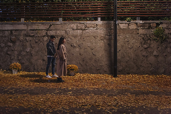 포토 JPG 전신 커플 여자 남자 가로등 데이트 조명 거리 20대 성인 야외 두명 옆모습 빛 걷기 다정 한국인 가을 야간 돌담길 성인만 국내포토 자연요소 계절 공공시설 길 뷰포인트 컨셉 관계 모션 돌담 사람 동양인 청년 파일형식