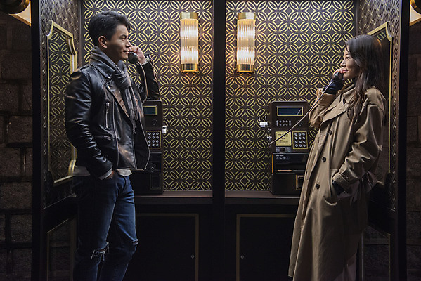 포토 JPG 커플 여자 남자 데이트 조명 거리 서기 미소 상반신 20대 성인 야외 두명 옆모습 빛 다정 한국인 가을 야간 통화 인사동 성인만 국내포토 자연요소 계절 뷰포인트 컨셉 관계 모션 서울 표정 사람 동양인 청년 파일형식