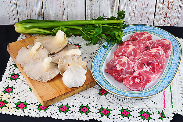 포토 JPG 해외이미지 전통 음식 조각 다이어트 채소 재료 탁자 건강 육류 요리 사람없음 과자 주방 식당 식사 저녁식사 버섯 시골 신선 맛 지중해 먹기 준비 날것 레시피 목 성분 양고기 내추럴 점심식사 정물화 핸드메이드 맛있는 해외202008 해외포토 바다 가구 컨셉 식재료 모션 디저트 신체부위 상점 그림 파일형식