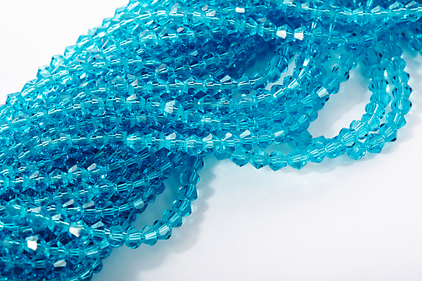 포토 JPG 해외이미지 디자인 백그라운드 컨셉 목걸이 장신구 팔찌 유리 아이디어 선물 사랑 취미 사람없음 장식 파란색 빛 유행 흰색 원형 고급 우아함 크리스탈 보석 자르기 구슬 질감 에메랄드 다이아몬드 자수 보물 DIY 고립 핸드메이드 스타일 해외202008 해외포토 도형 감정 컬러 모션 재질 광석 파일형식