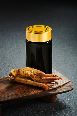 포토 JPG 스튜디오촬영 회색배경 건조 실내 건강 선물 사람없음 한의학 약재 병 건강식품 면역력 홍삼 국내포토 식기 음식 백그라운드 의학 내부 약 회색 삼 파일형식