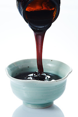 포토 JPG 스튜디오촬영 건조 실내 건강 사람없음 한의학 약재 붓기 병 흰배경 건강식품 면역력 홍삼 진액 홍삼진액 국내포토 식기 음식 백그라운드 의학 모션 내부 약 흰색 액체 삼 파일형식