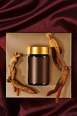 포토 JPG 스튜디오촬영 건조 실내 건강 선물 사람없음 하이앵글 한의학 약재 병 천 건강식품 면역력 홍삼 플랫레이 갈색배경 국내포토 식기 음식 뷰포인트 백그라운드 의학 내부 약 갈색 직물 삼 플랫 파일형식