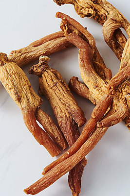 포토 JPG 스튜디오촬영 건조 실내 건강 근접촬영 사람없음 하이앵글 한의학 약재 흰배경 건강식품 면역력 홍삼 플랫레이 국내포토 음식 뷰포인트 백그라운드 의학 내부 약 흰색 삼 플랫 파일형식