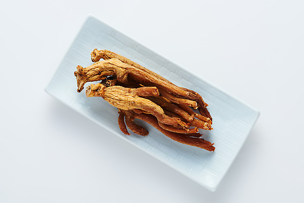 포토 JPG 스튜디오촬영 접시 건조 실내 건강 사람없음 하이앵글 한의학 약재 흰배경 건강식품 면역력 홍삼 플랫레이 국내포토 식기 음식 뷰포인트 백그라운드 의학 내부 약 흰색 삼 플랫 파일형식