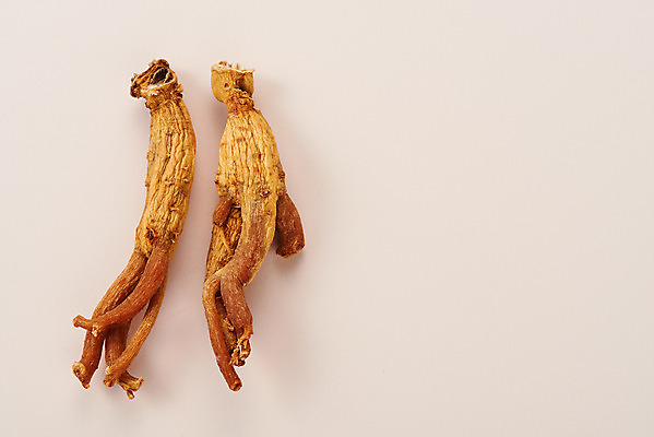 포토 JPG 스튜디오촬영 건조 실내 건강 사람없음 하이앵글 한의학 약재 건강식품 면역력 홍삼 플랫레이 분홍색배경 국내포토 음식 뷰포인트 분홍색 백그라운드 의학 내부 약 삼 플랫 파일형식