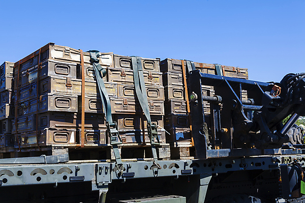 포토 JPG 해외이미지 무기 비즈니스 불 사람없음 상자 갈색 쌓기 금속 대립 총 수확 벨트 수비 위험 폭격 공격 폭발 미사일 폭발물 폭탄 충돌 위협 복고 군용 싸움 전쟁 육군 총알 옛날 철강 해외202008 해외포토 자연요소 잡화 컬러 컨셉 농업 모션 재질 군대 파일형식