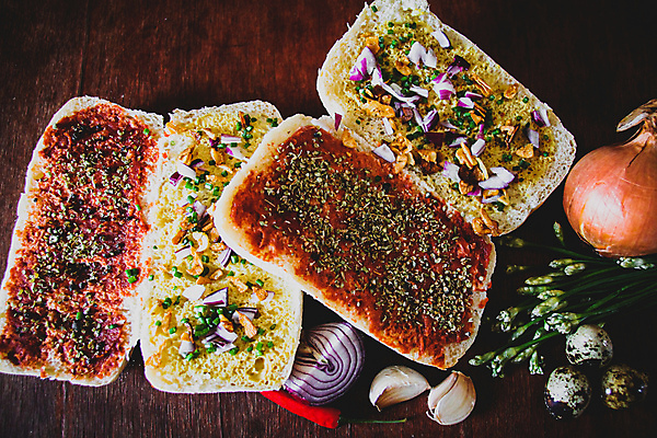 포토 JPG 해외이미지 라이프스타일 빵 채소 요리 사람없음 시골 굽기 성분 정물화 채식주의자 핸드메이드 맛있는 나무배경 해외202008 해외포토 음식 백그라운드 생활 구이 그림 채식 파일형식