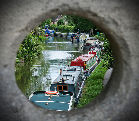 포토 JPG 해외이미지 벽 풍경 사람없음 초록색 물 목욕 구멍 운하 스파이 해외202008 해외포토 자연요소 컬러 청결 파일형식