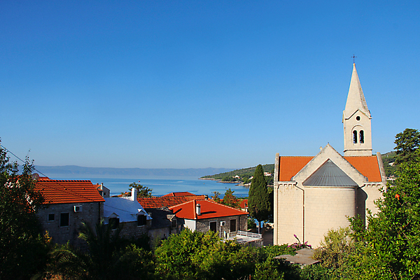 포토 JPG 해외이미지 유럽 바다 섬 여행 자연 하늘 지붕 휴가 휴식 산 주택 풍경 사람없음 빨간색 물 여름 햇빛 교회 마을 탑 맑음 놀람 만 역사 지중해 즐거움 그림 방문 타운 크로아티아 웅장함 터키석 환상 해외202008 해외포토 자연요소 건축물 계절 감정 나라 컬러 컨셉 종교건축 날씨 표정 건물 태양 도시 보석 생태계 파일형식