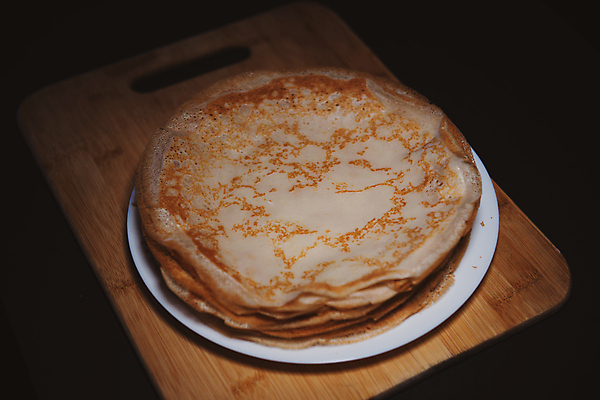 포토 JPG 해외이미지 전통 접시 어린이 음식 백그라운드 단풍 탁자 아침 디저트 건강 요리 사람없음 쌓기 케이크 식사 빵집 튀김 신선 뜨거움 황금 달콤 맛 아침식사 굽기 먹기 컵받침 시럽 팬케이크 점심식사 러시아인 핸드메이드 맛있는 해외202008 해외포토 주간 서양인 식기 가구 컨셉 잎 모션 사람 상점 구이 받침대 파일형식