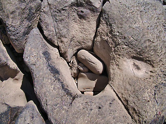 포토 JPG 해외이미지 백그라운드 자연 사람없음 야외 물 강 환경 조약돌 원형 구멍 개울 매끈함 오브젝트 부식 질감 캄보디아 내추럴 민물 지질학 해외202008 해외포토 자연요소 도형 교육 아시아 돌_바위 감각 생태계 파일형식