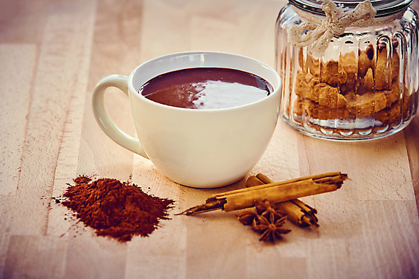 포토 JPG 해외이미지 커피 음료 음식 백그라운드 겨울 탁자 휴가 휴식 콩 따뜻함 사람없음 목재 컵 갈색 초콜릿 검은색 카페 머그컵 견과류 수확 가을 흰색 시골 뜨거움 막대기 달콤 아침식사 가루 아로마 카푸치노 코코아 시나몬 해외202008 해외포토 나무 식기 계절 컬러 가구 컨셉 농업 재료 디저트 곡류 상점 식사 맛 파일형식