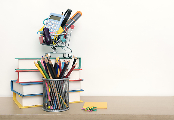 포토 JPG 해외이미지 학생 교육 백그라운드 장신구 교실 학교 탁자 문구용품 사람없음 목재 책 학습 컬러풀 연필 펜 공책 공백 장비 도구 그룹 책상 오브젝트 크레파스 공급 카피스페이스 해외202008 해외포토 나무 컬러 가구 재료 학용품 필기구 파일형식