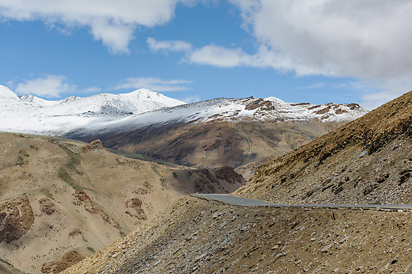 포토 JPG 해외이미지 구름 계절 아시아 도로 여행 백그라운드 겨울 곡선 자연 하늘 날씨 산 파노라마 풍경 사람없음 파란색 얼음 사막 추위 흰색 고속도로 정상 고도 방법 절정 히말라야 눈내림 해외202008 해외포토 자연요소 나라 길 선 컬러 교통시설 눈_날씨 촬영기법 생태계 파일형식 산맥
