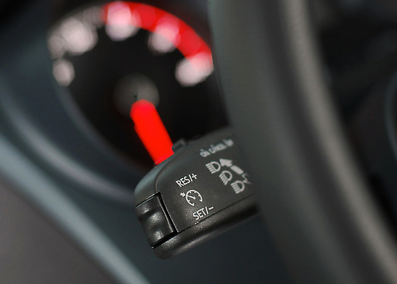 포토 JPG 해외이미지 산업 도로 여행 의자 교통시설 자동차 기술 사람없음 내부 가로 빛 컴퓨터 장비 운전 기구 시간 바퀴 고속도로 운전사 경찰 크루즈 사건 묘사 모터 계기판 제어 해외202008 해외포토 직업 길 육상교통 가구 교통 배_교통 모션 전자제품 시설 파일형식