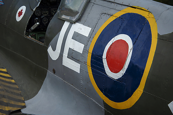 포토 JPG 해외이미지 모델 여행 2 날개 교통시설 하늘 영국 잉글랜드 비행기 사람없음 세계 힘 회색 수확 역사 항공 속도 군용 프로펠러 싸움 전쟁 쇼 엔진 기념물 에어쇼 대패 옛날 전설 해외202008 해외포토 유럽 컬러 교통 농업 항공교통 모션 대중교통 군대 시설 파일형식