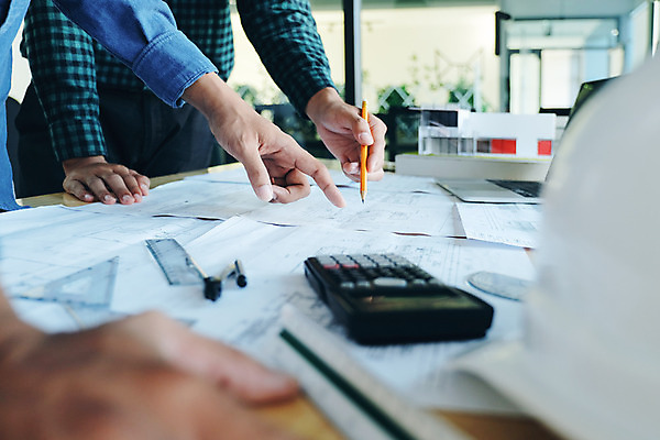 포토 JPG 해외이미지 직업 디자인 산업 백그라운드 컨셉 비즈니스 건축양식 통신 성공 협력 직장 사람 사람없음 건물 사무실 환경 기구 업무 비즈니스맨 비즈니스우먼 그리기 그룹 엔지니어 계획 건축가 토론 측정 그림 문서 청사진 공학 계약자 프로젝트 콜라보레이션 해외202008 해외포토 건축물 여자 교육 남자 건축 회사 모션 작업 직장인 기술자 계약 파일형식