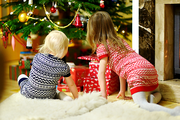 포토 JPG 해외이미지 나무 백인 전통 계절 딸 행복 어린이 크리스마스 2 겨울 가족 휴가 기념 함께함 선물 두명 장식 빛 컬러풀 산타클로스 놀람 유치원 기쁨 장식볼 축하 오픈 12월 형제 언니 걸음마 클라우스 해외202008 해외포토 서양인 식물 교육 기념일 남자 감정 컬러 컨셉 관계 모션 표정 사람 날짜 자매 파일형식