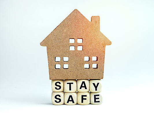 포토 JPG 해외이미지 디자인 백그라운드 컨셉 텍스트 주택 건강 안전 사람없음 목재 빛 글로벌 펼침 고통 정보 흰색 열 메시지 바이러스 보호 질병 심볼 주사위 예방 공포 감염 고립 그만 돌봄 셀프 소셜 위기 전염병 해외202008 해외포토 나무 감정 컬러 재료 의학 모션 건물 파일형식